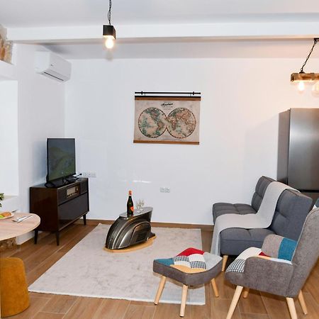 Captain Theo'S Modern Apartment Maria Lefkímmi Buitenkant foto